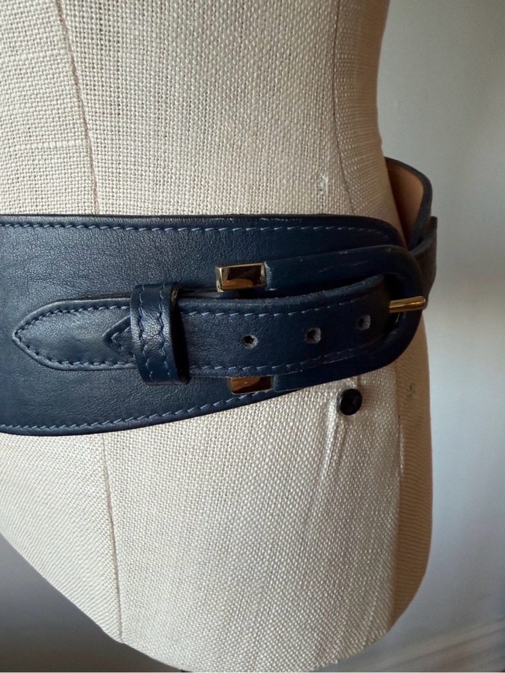 Brave Structured Wide Leather Waist Belt – Deep Navy | Made in Canada - Picture 4 of 10